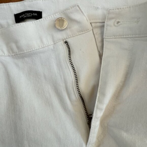 Ann Taylor Women's Cropped White Jeans, size 10 - Picture 10 of 12